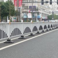 三門峽道路市政施工與小區(qū)設(shè)施 隔離欄/護(hù)欄桿的工廠直銷解析