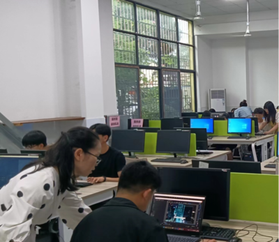 衡陽鐵路運(yùn)輸職業(yè)學(xué)校 錘煉專業(yè)技能 彰顯鐵運(yùn)風(fēng)采 計(jì)算機(jī)技術(shù)培訓(xùn)